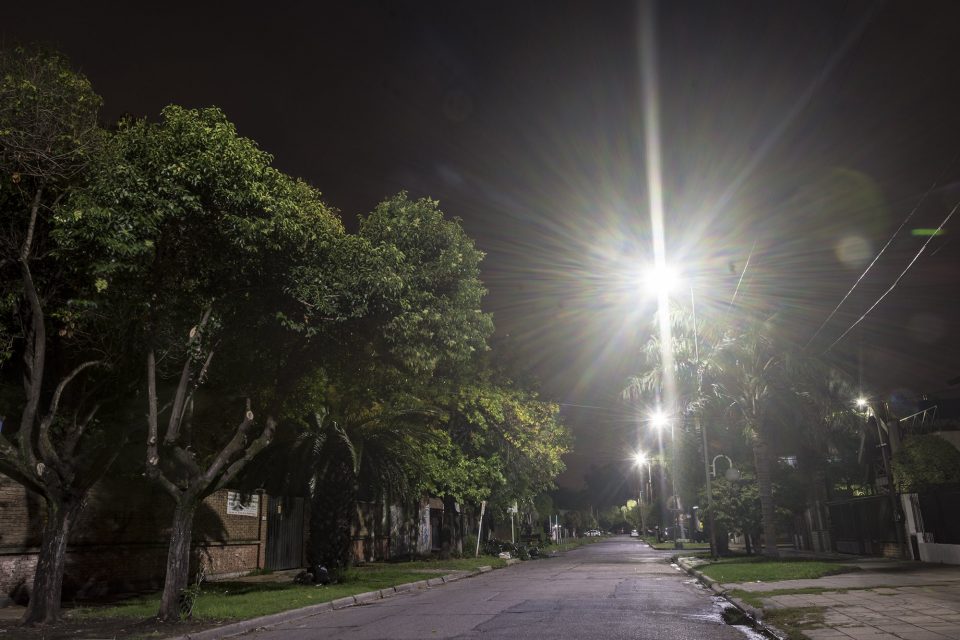 ADVIERTEN SOBRE POSIBLE CONTAMINACIÓN CON MERCURIO DEL ALUMBRADO PÚBLICO EN MÁS DE 30 MUNICIPIOS BONAERENSES