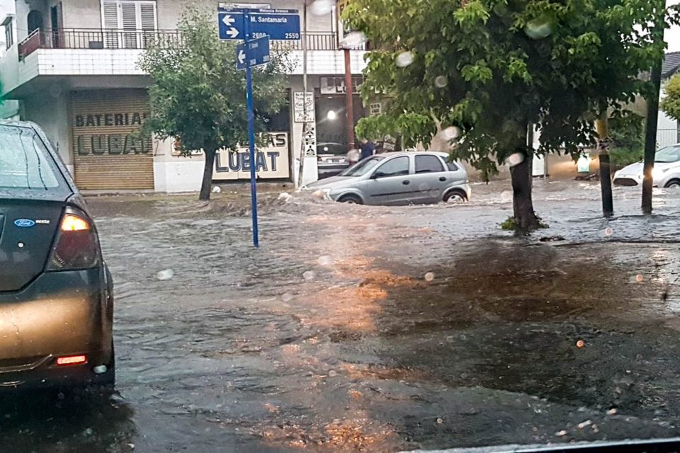 VECINOS DE SAN JUSTO MOLESTOS POR LAS INUNDACIONES SE ORGANIZAN PARA RECLAMAR OBRAS EN LAS CALLES