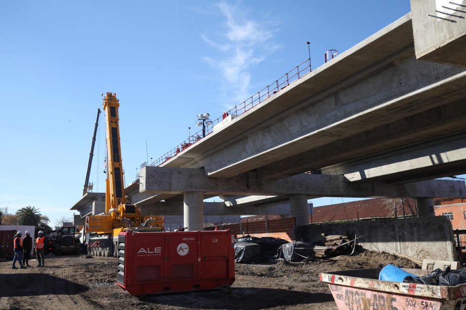 LA OBRA DEL VIADUCTO DEL TREN SAN MARTÍN YA TIENE UN 75% DE AVANCE