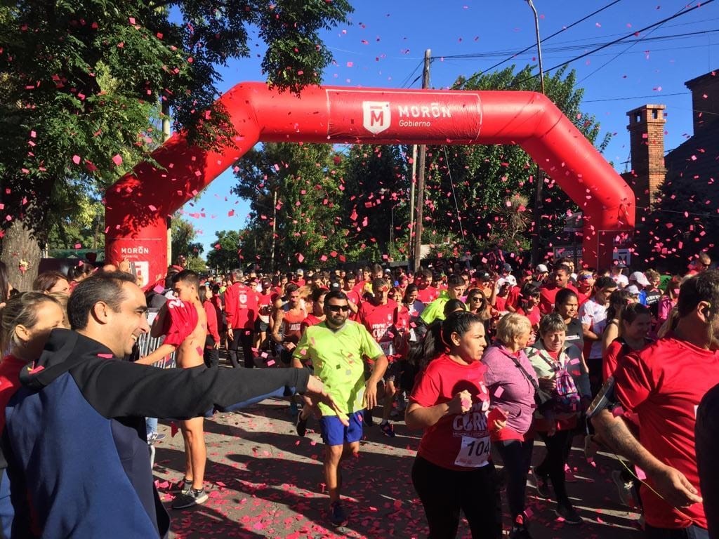 JUNTO A MÁS DE 10 MIL VECINOS, TAGLIAFERRO PARTICIPÓ DE LOS 10K DE MORÓN CORRE