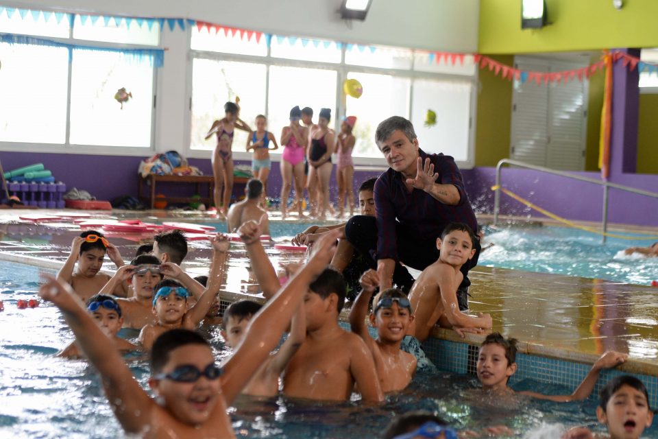 HURLINGHAM: SE REINAUGURÓ “4TO AL AGUA”, EL PROGRAMA MUNICIPAL DE NATACIÓN PARA CHICOS DE ESCUELAS PÚBLICAS PRIMARIAS