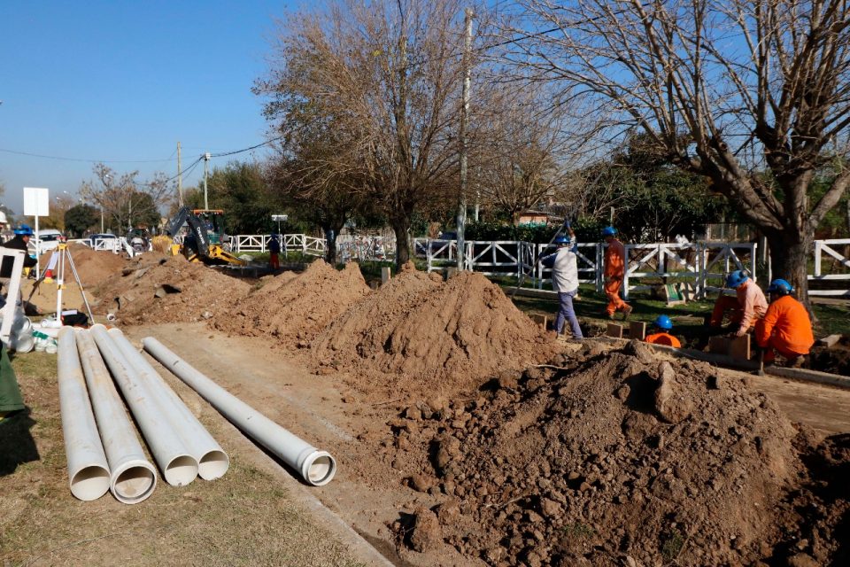 AVANZA LA OBRA DE CLOACAS EN MORÓN SUR QUE BENEFICIARÁ A 75 MIL VECINOS