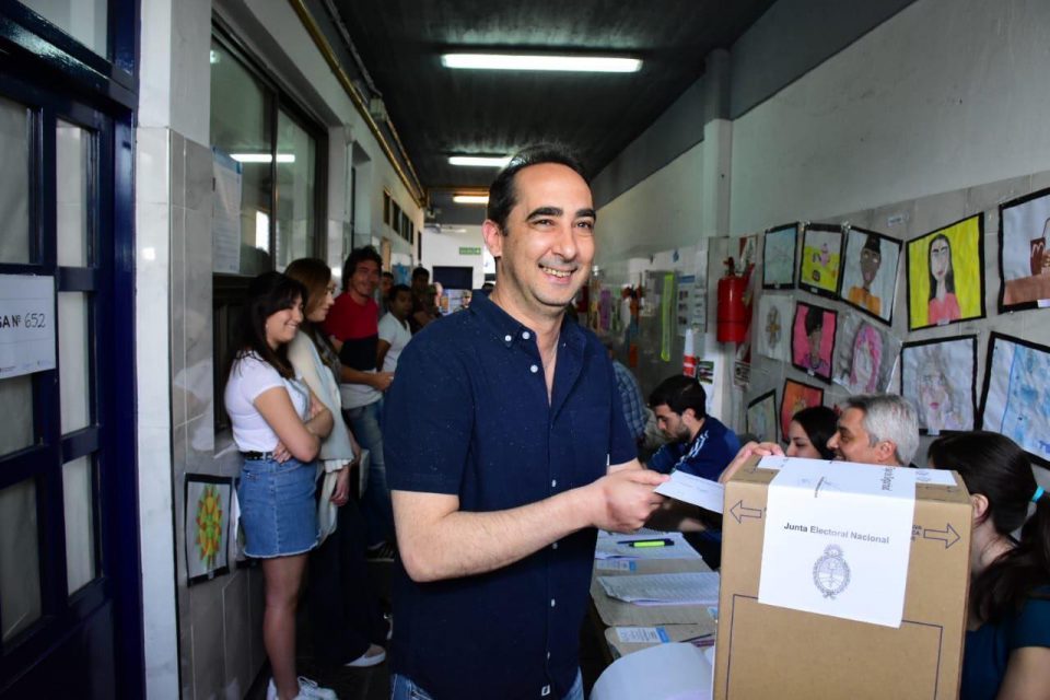 TAGLIAFERRO VOTÓ EN CASTELAR ACOMPAÑADO POR SU FAMILIA