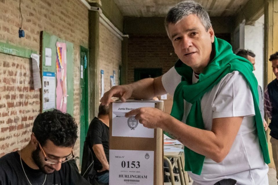 ZABALETA VOTÓ EN LA SECUNDARIA N° 6: “ESPERO QUE CON ESTE VOTO PODAMOS TRANSFORMAR EL PAÍS