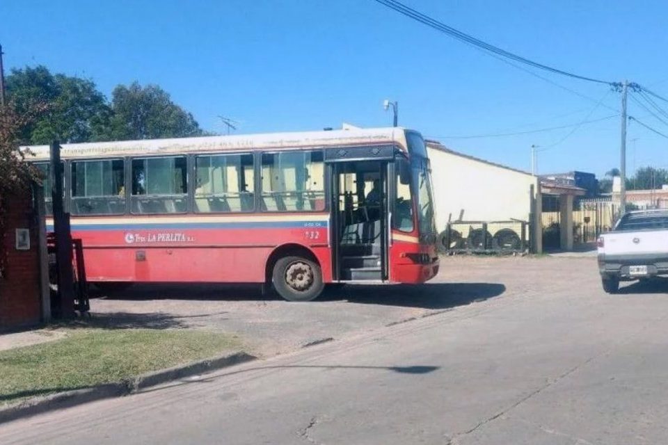 Tras el nuevo ataque a un chofer de La Perlita, buscan que la policía pueda acompañar con patrullas en puntos y horarios “calientes”