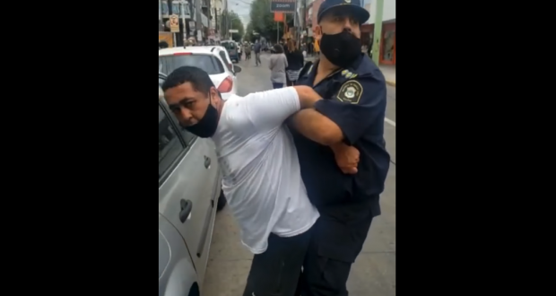 La Matanza: Policía detuvo a un manifestante y amenazó a un concejal para evitar protesta en el acto de Kicillof y Espinoza