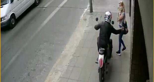 Una psicóloga de 55 años murió de infarto, tras ser asaltada por un motochorro en las calles de Ramos Mejía