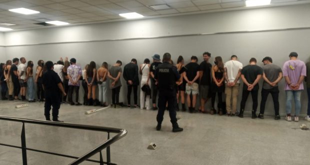 Desbaratan una fiesta clandestina, a metros de la Municipalidad de Morón