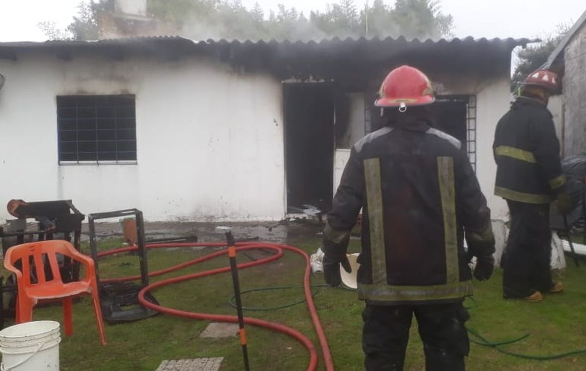 Merlo: rápido accionar de bomberos para apagar un incendio