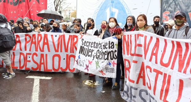 La Matanza: Desalojo, represión y marcha a la Municipalidad de 300 familias que ocupaban un barrio tomado