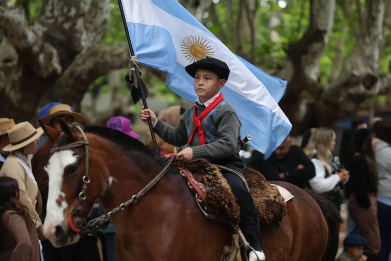 Desfile gaucho y Fiesta del Chuletón Criollo en los festejos por el aniversario de Marcos Paz